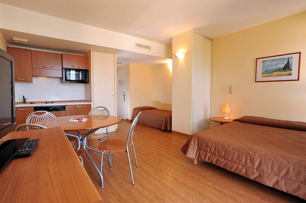 Inter-Hotel Sea Side Park Вилньов Любе Екстериор снимка
