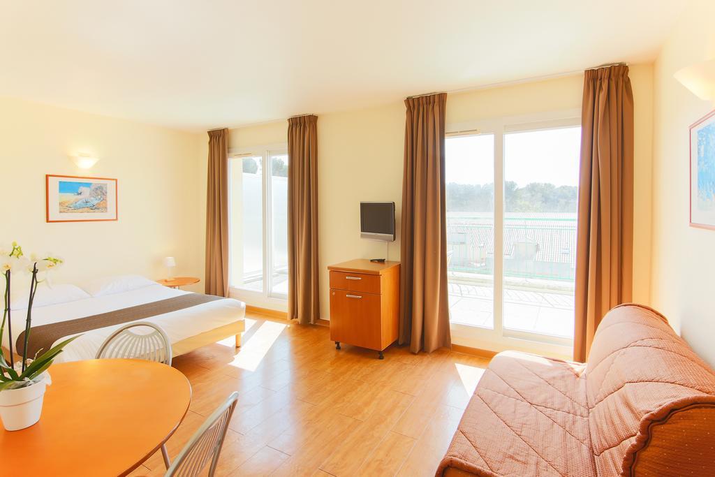 Inter-Hotel Sea Side Park Вилньов Любе Екстериор снимка