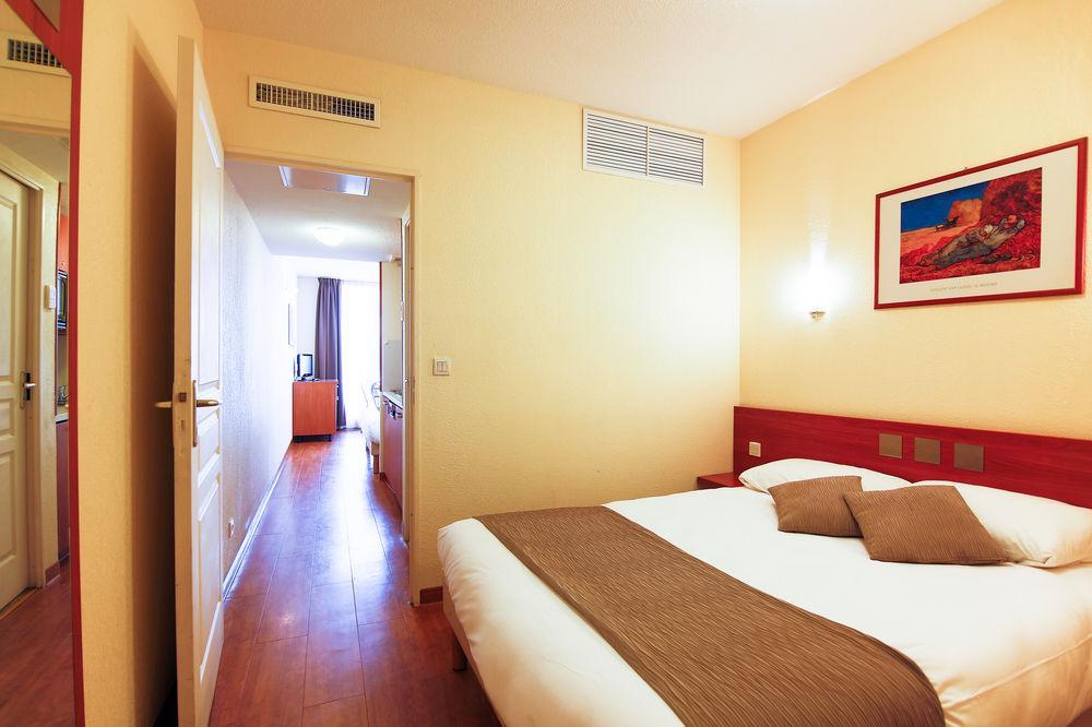 Inter-Hotel Sea Side Park Вилньов Любе Екстериор снимка