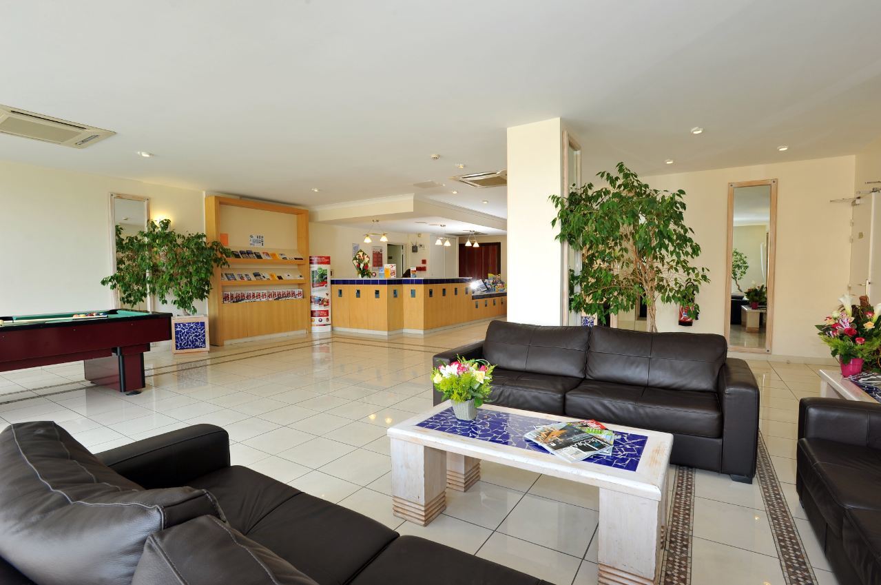 Inter-Hotel Sea Side Park Вилньов Любе Екстериор снимка