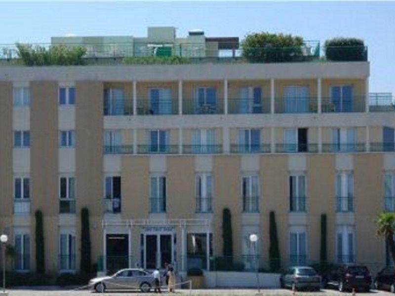 Inter-Hotel Sea Side Park Вилньов Любе Екстериор снимка