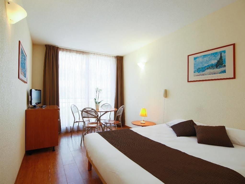 Inter-Hotel Sea Side Park Вилньов Любе Екстериор снимка