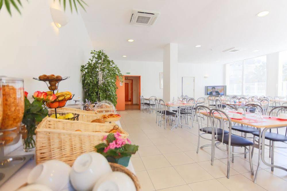 Inter-Hotel Sea Side Park Вилньов Любе Екстериор снимка