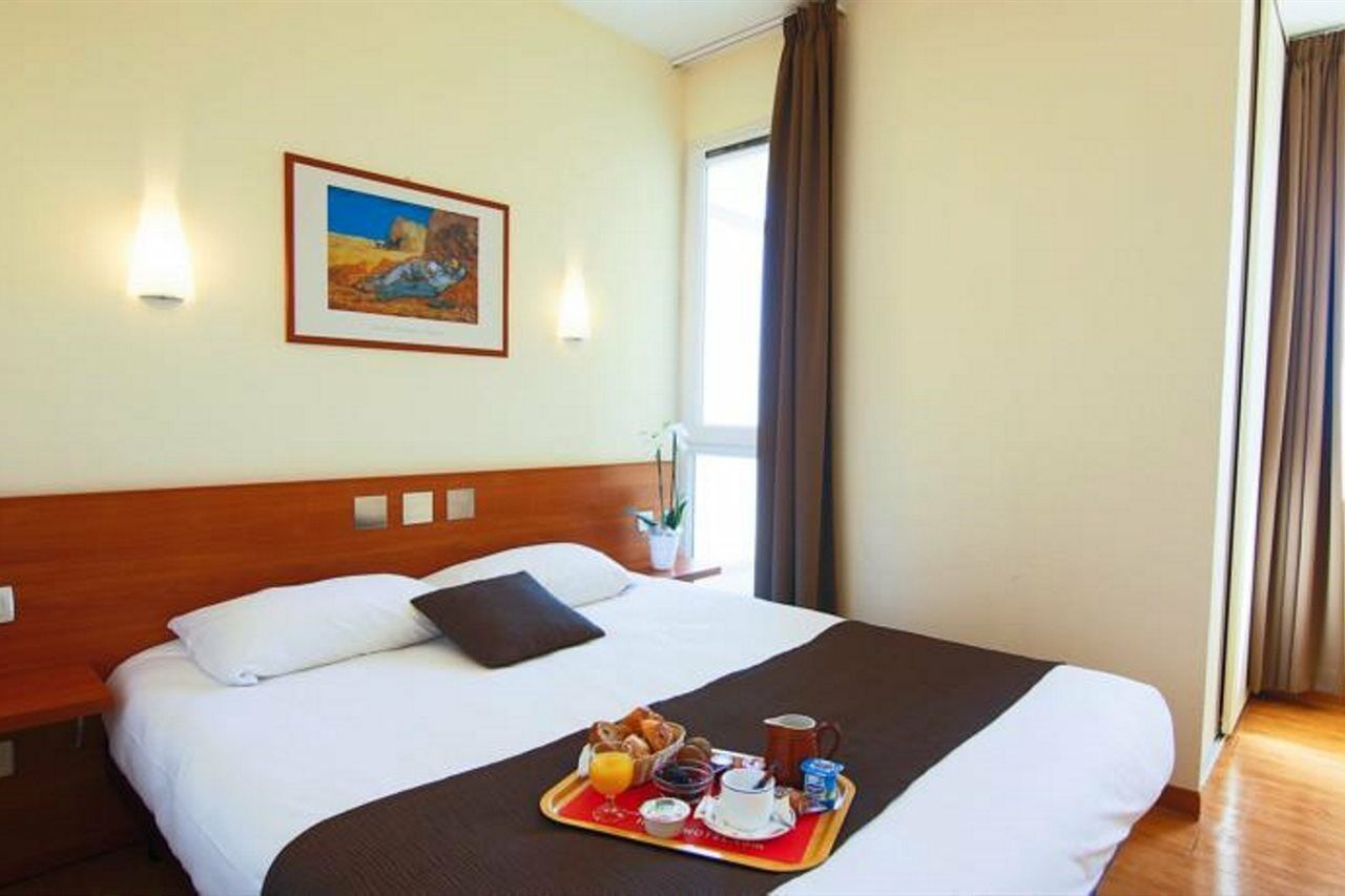Inter-Hotel Sea Side Park Вилньов Любе Екстериор снимка